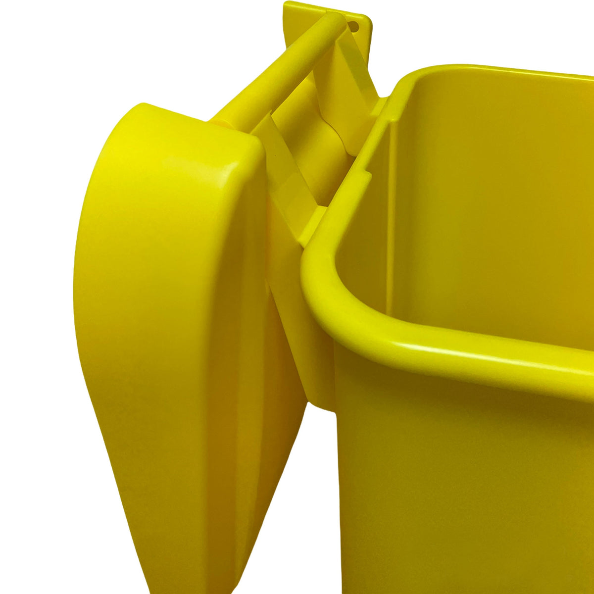 Contenedor de reciclaje plásticos 110L amarillo con ruedas (7)