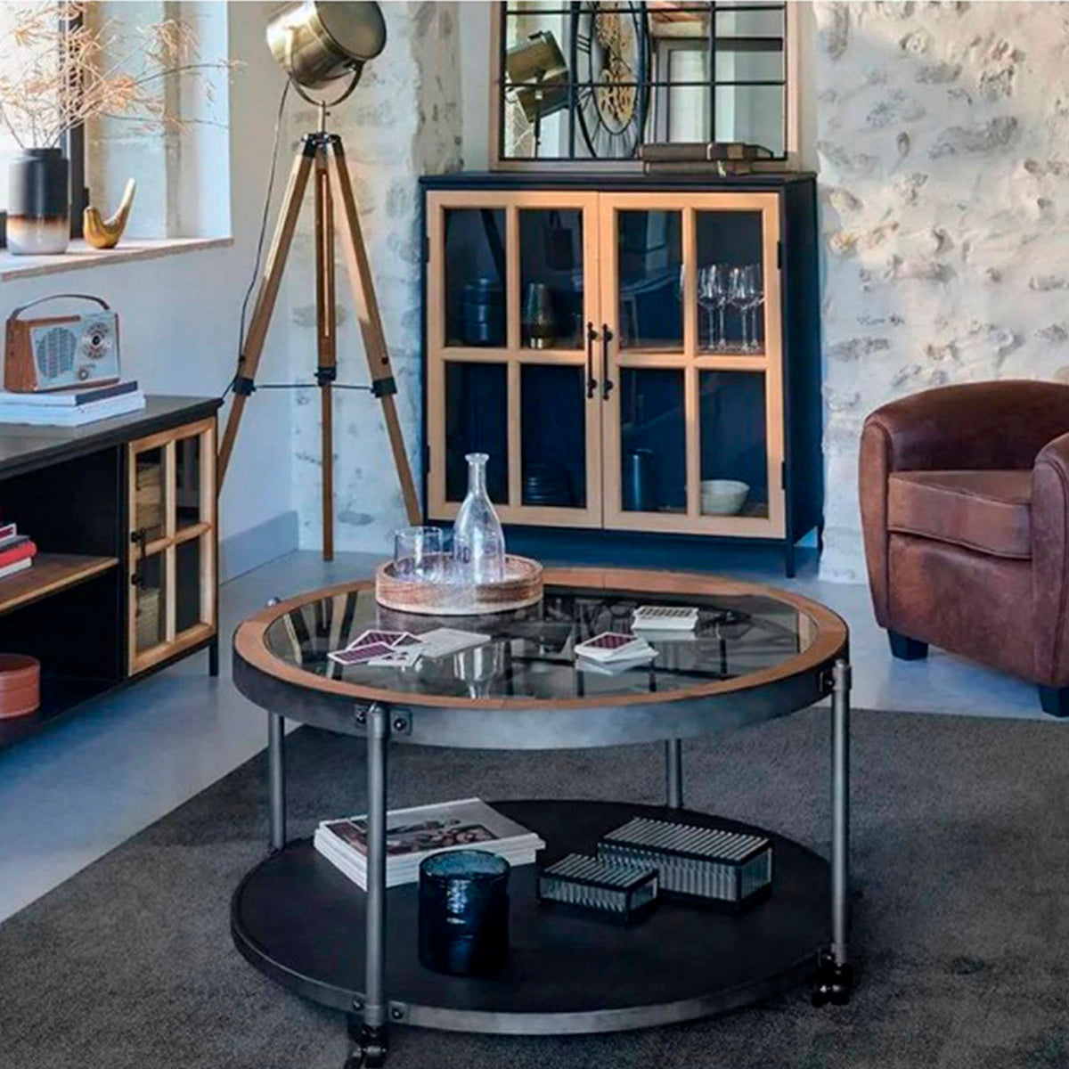 Mesa auxiliar baja con reloj estilo retro madera y metal negro (5)