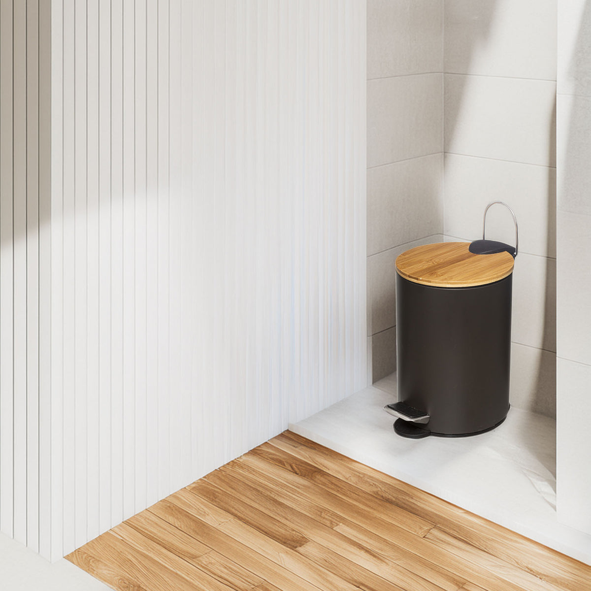 Cubo de pedal 3L con tapa bambú moderno negro (4)