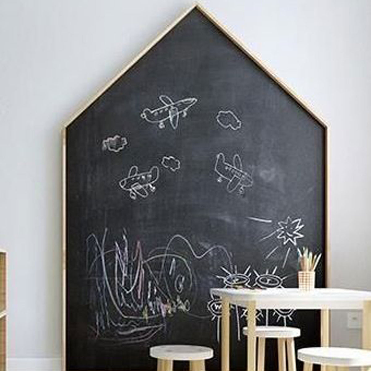Pizarra infantil en forma de casita (4)