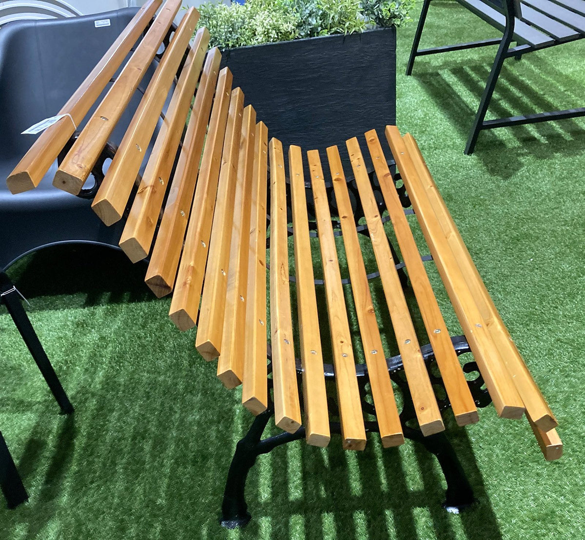 Banco de jardín madera y estructura metal 117x61x77cm (5)