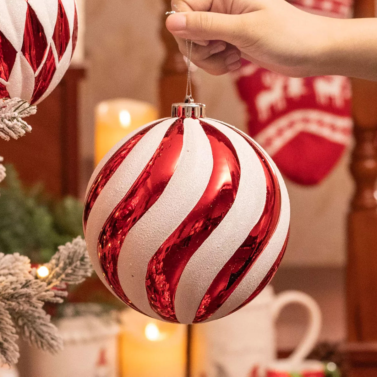 Bola de Navidad a rayas roja Ø18cm acabado brillante (3)