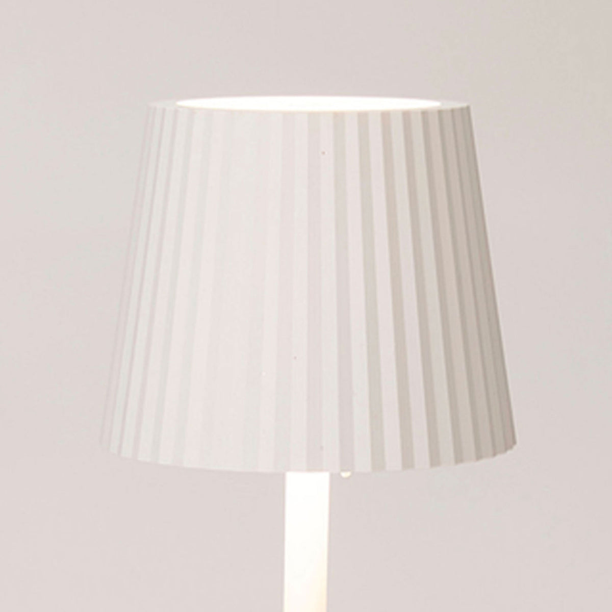 Lámpara de mesa LED recargable blanca 3 niveles brillo Ø9x27cm (5)