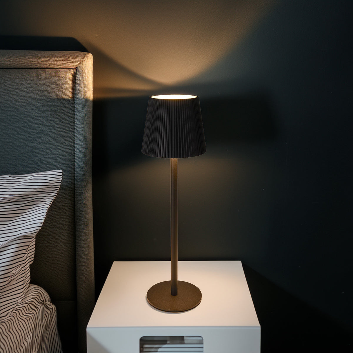 Lámpara de mesa LED recargable negra 4 niveles brillo Ø10,5x36cm (3)