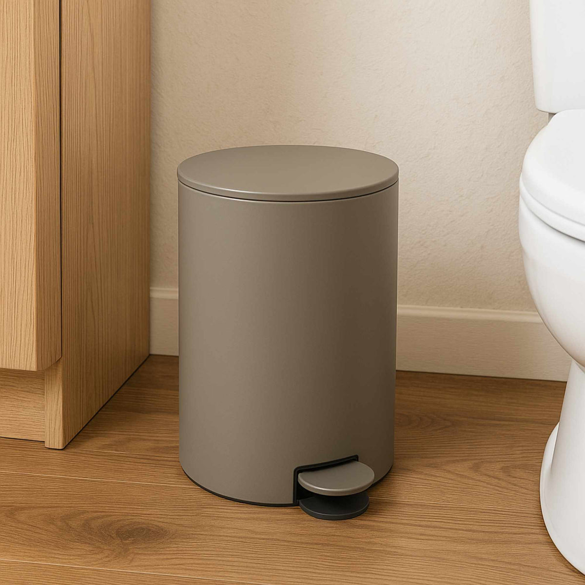 Cubo de basura con pedal 3L color topo (3)