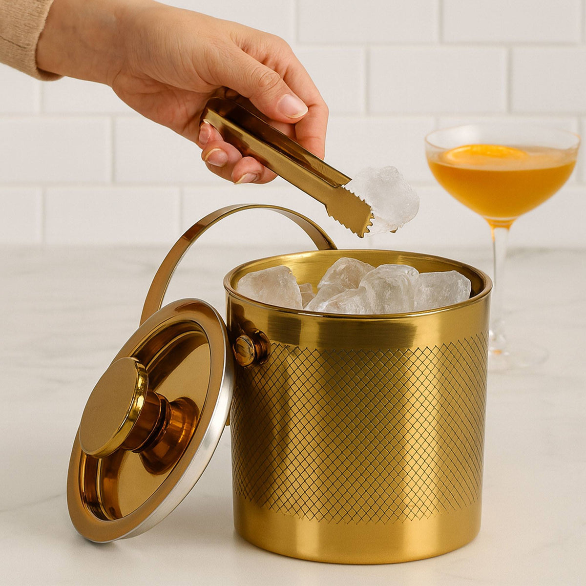 Cubitera inox con tapa y pinzas dorado Ø15x18,5cm (3)