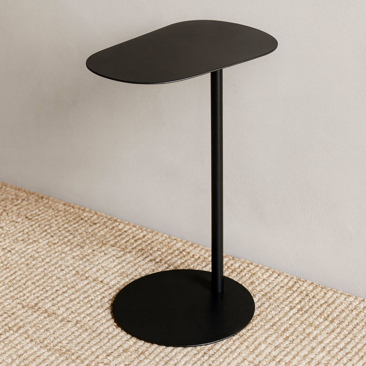 Mesa auxiliar orgánica metal negro 35x25x53 cm (4)