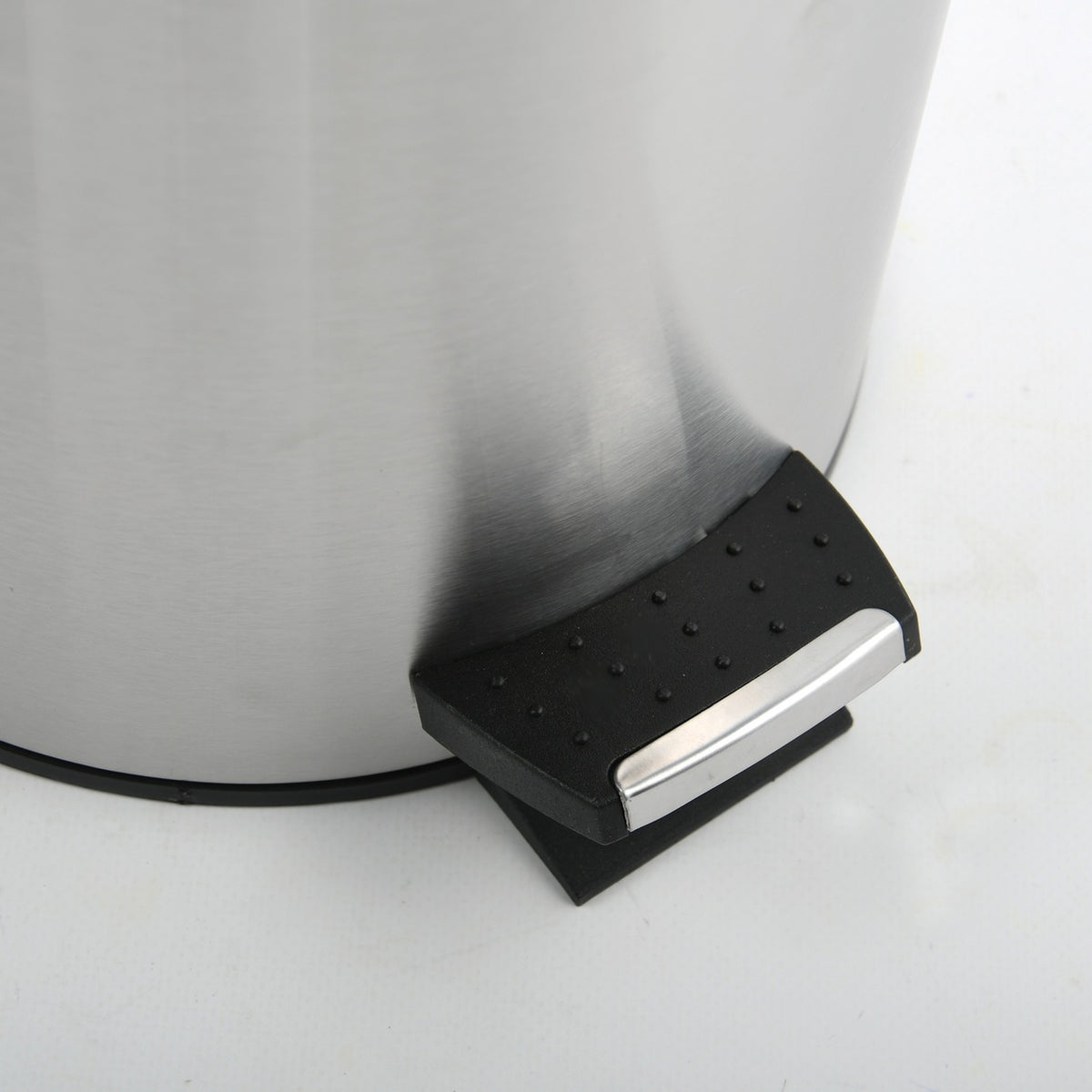 Cubo de basura con pedal 3L baño cromado Ø17x22,5 cm (5)