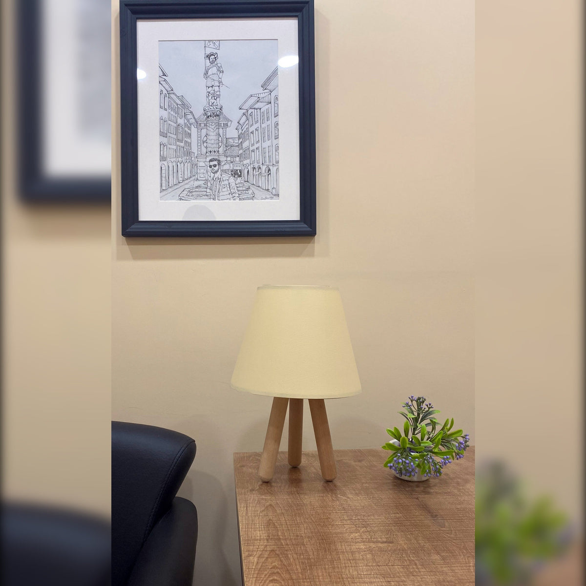 Lámpara de sobremesa pie de madera color crema natural (2)