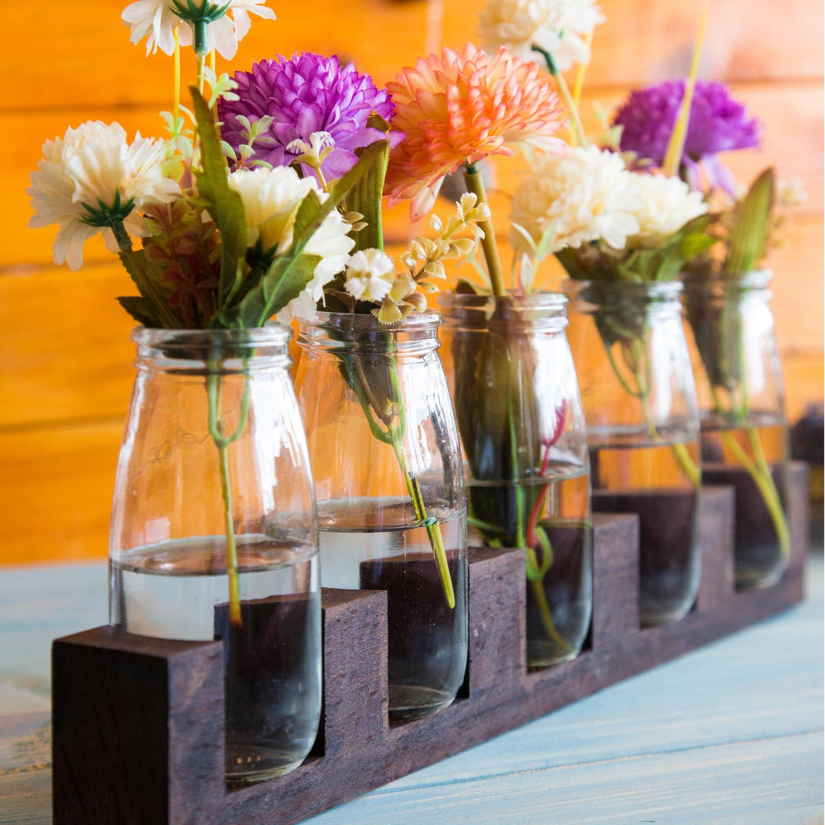 Florero elegante compuesto por botellas decorativo (2)